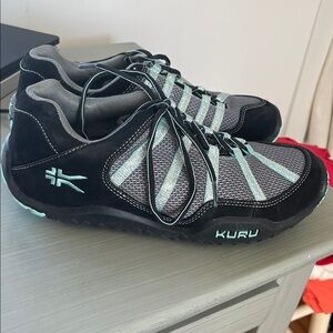 KURU sneakers Sz 9.5